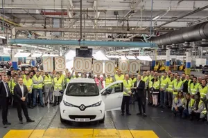 Renault fabrica en la planta de Flins su unidad 18 millones