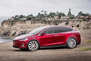 Llamadas a revisión 11.000 unidades del Tesla Model X por un grave problema