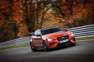 Jaguar convierte al nuevo XE SV Project 8 en la berlina más rápida del circuito de Nürburgring