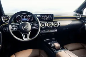 Mercedes revela el lujoso interior del nuevo Clase A