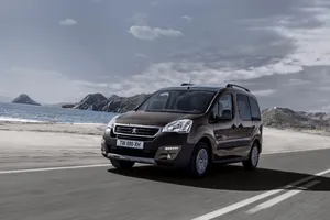 Peugeot Partner Tepee Adventure Edition, saliendo del asfalto con mayor seguridad