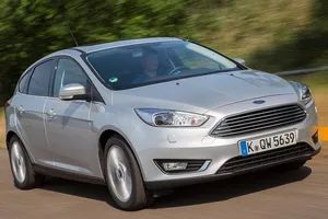 Holanda - Octubre 2017: El Ford Focus encuentra hueco en el Top 5