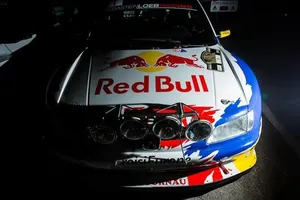 Viaje al pasado con Sébastien Loeb y el Peugeot 306 Maxi