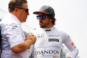 Zak Brown asegura "al 100%" que McLaren plantará cara a los tres grandes en 2018