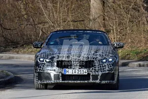 El nuevo BMW M8 Cabrio pierde camuflaje en unas nuevas fotos espía