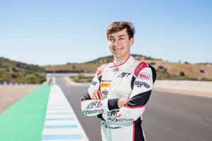 El campeón de GP3 George Russell completa la alineación de ART