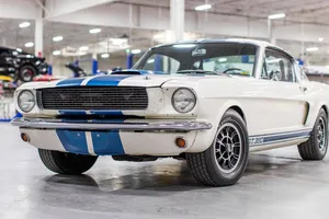 Un Shelby GT350H 1966 perteneciente a Carroll Shelby a subasta