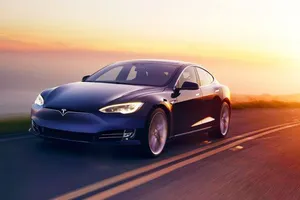¿Vuelve la tracción trasera a la gama del Tesla Model S en 2018?