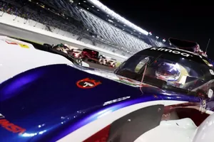 [Vídeo] Alonso y el resto de pilotos ruedan en la noche de Daytona