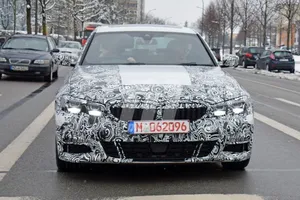 Nuevas fotos espía del nuevo BMW Serie 3 dejan ver dos unidades más destapadas