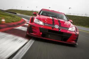 SLR alinea dos Golf GTI en el WTCR para Huff y Bennani 