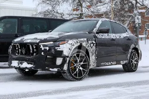 El Maserati Levante GTS 2019 estira su nuevo V6 en la nieve
