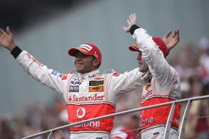McLaren no cierra la puerta a la vuelta de Hamilton a Woking