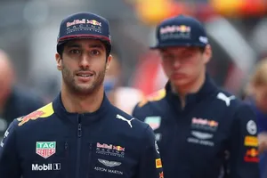 Ricciardo reconoce que la presión de Verstappen le pasó factura