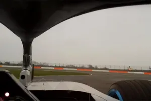 Vuelta 'on board' de Bottas con el halo en el Mercedes W09
