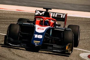 Arjun Maini lidera por sorpresa el segundo test de Sakhir