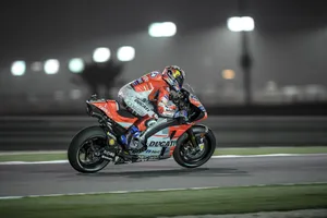 Dovizioso supera a Márquez para ganar el GP de Qatar