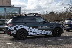 Jaguar Land Rover trabaja en una tecnología de aparcamiento autónomo