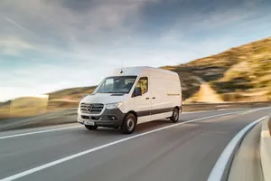 Mercedes Sprinter 2018: la renovada furgoneta ya tiene precios en España