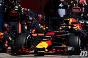 Red Bull presenta sus mejores cartas en el sexto día de pretemporada en el Circuit