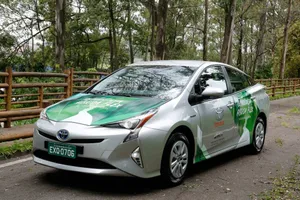 Toyota presenta el Prius Hybrid FFV, un prototipo de híbrido flexi-fuel alimentado con etanol puro