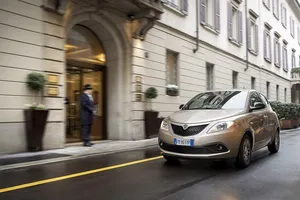 Italia - Febrero 2018: El Lancia Ypsilon se tambalea