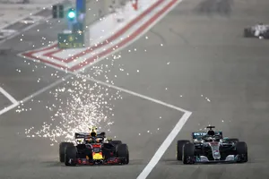 Hamilton pide disculpas a Verstappen por los comentarios de Bahréin