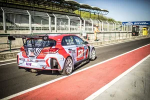 Michelisz se lleva la primera pole del WTCR en Hungría