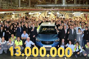 El nuevo Opel Crossland X es el vehículo 13 millones de la planta de Zaragoza