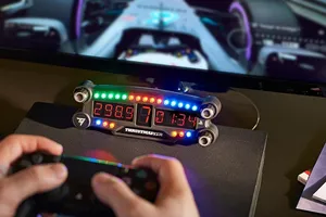 Thrustmaster lanza el BT LED Display para PlayStation 4