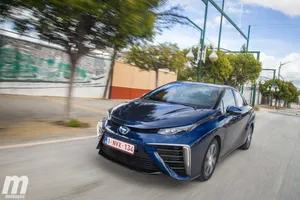Toyota Mirai a prueba, el coche japonés de hidrógeno (con vídeo)