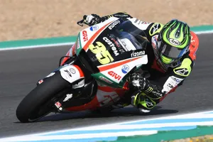 Cal Crutchlow consigue una pole de récord en Jerez