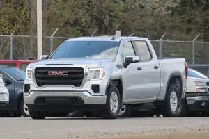 Las primeras imágenes del GMC Sierra 1500 en su versión base