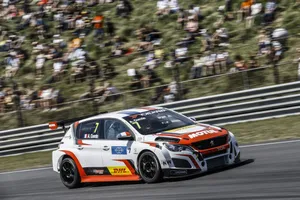 El Peugeot 308 TCR vive su primer gran éxito en el WTCR