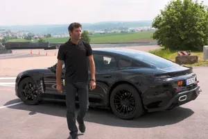 Mark Webber prueba el Porsche Mission E eléctrico en Weissach