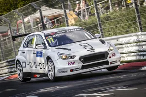 Björk cierra con triunfo la visita del WTCR a Nürburgring