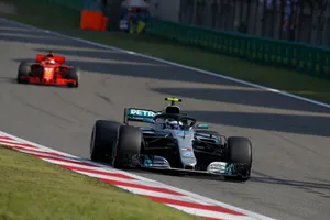 Vettel acusa a Mercedes y Red Bull de influir en las decisiones de Pirelli