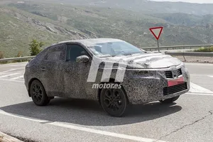 El nuevo SUV Coupé de Dacia cazado mientras realiza unos test en España