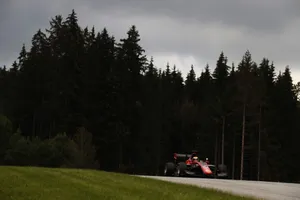 Callum Ilott logra la pole y aprovecha los problemas de Hubert