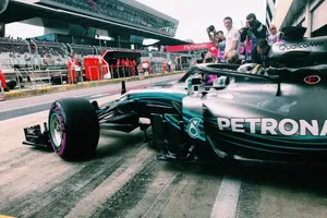 Hamilton y Bottas dominan sin problema en el Red Bull Ring