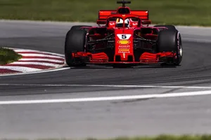 Vettel duda de la estrategia de Red Bull: "No creo que el hiperblando sea bueno para carrera"