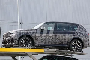 Nos asomamos al interior del nuevo BMW X7, que continúa destapándose cada vez más