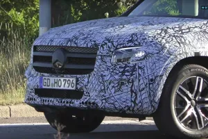 Un nuevo vídeo espía del Mercedes GLB nos muestra el diseño de la parrilla