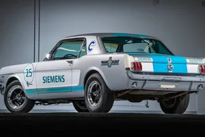 El primer coche autónomo en Goodwood ha sido un Mustang clásico (y no salió bien)