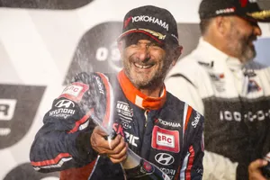 Gabriele Tarquini abandona Eslovaquia al frente del WTCR