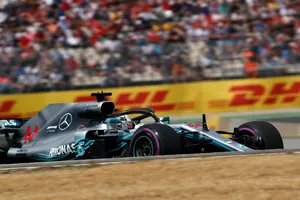 Hamilton conquista Hockenheim con un fallo mundial de Vettel
