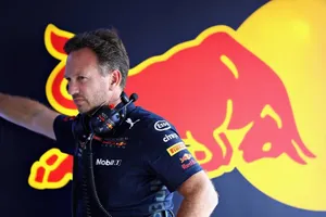Horner se ceba con Renault: "Pagamos muchos millones por estos motores"