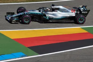 Mercedes arranca el Gran Premio de casa por detrás de Red Bull