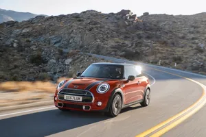 MINI introduce mejoras en los Hatch, 5 Puertas, Clubman y Countryman para 2019