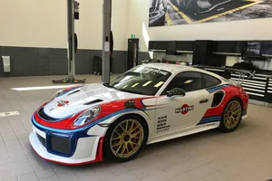 Espectacular el Porsche 911 GT2 RS con los colores del 935/78 'Moby Dick'